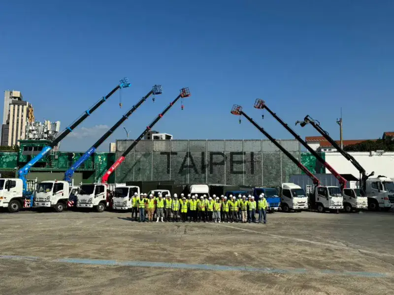怡仁車隊整排展示