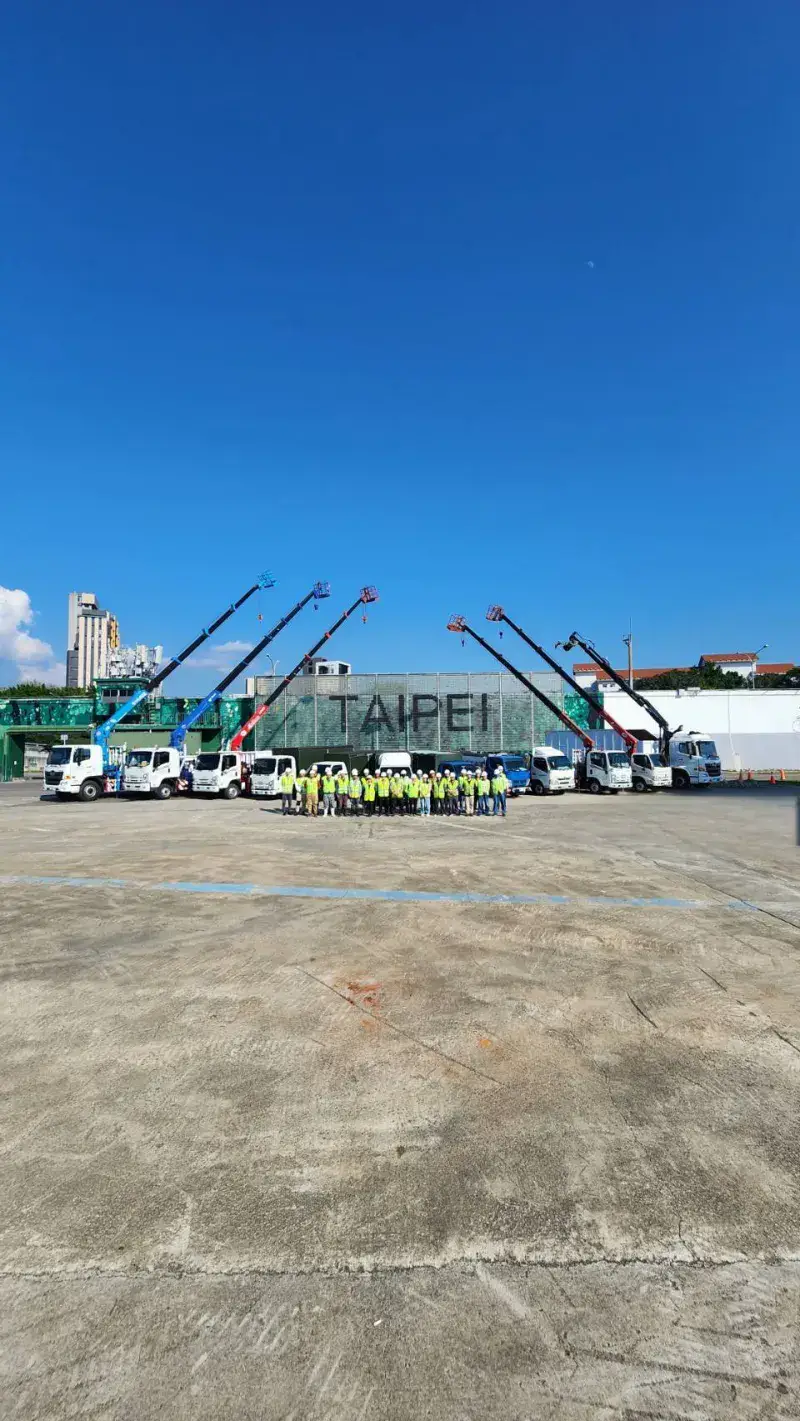 怡仁車隊戶外展示