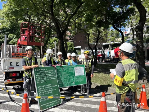 怡仁生態景觀與里仁園藝團隊作業現場——展示修剪服務規劃