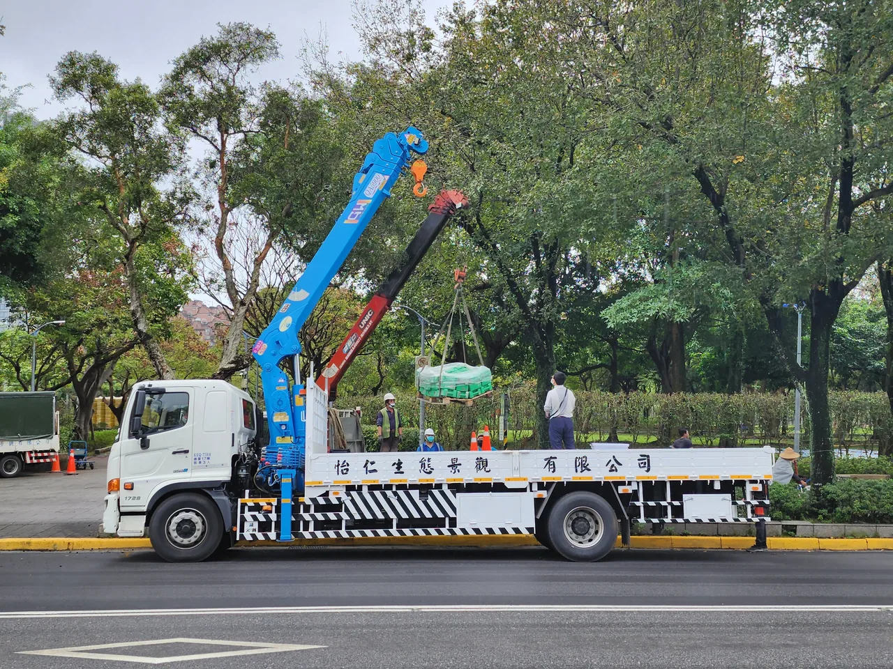 高空吊車樹木修剪工程