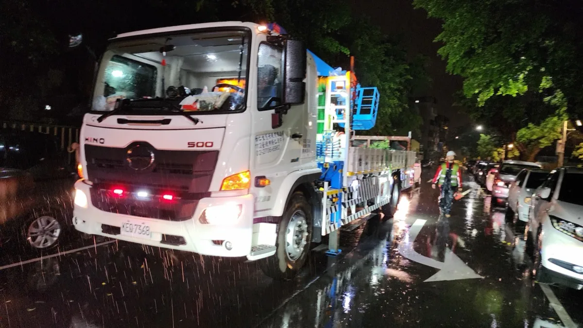 颱風夜間緊急搶修